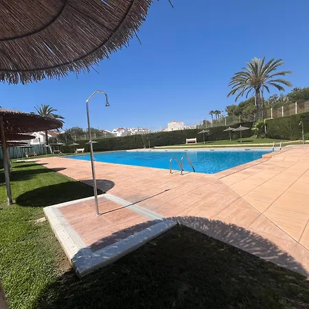 Bright 2-bedroom With Pool Access In Dom wakacyjny