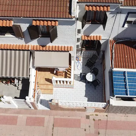 Tatil Evi Bright 2-bedroom With Pool Access In