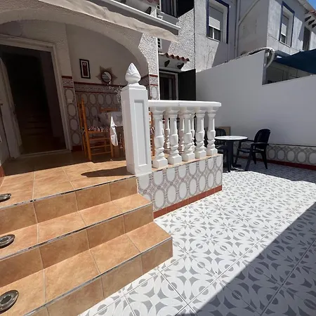 Tatil Evi Bright 2-bedroom With Pool Access In