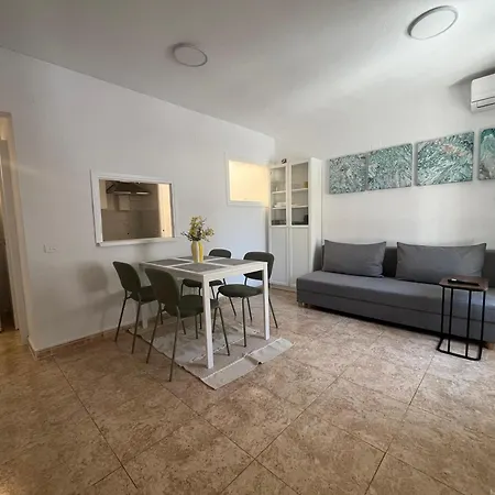 Bright 2-bedroom With Pool Access In Tatil Evi Torrevieja