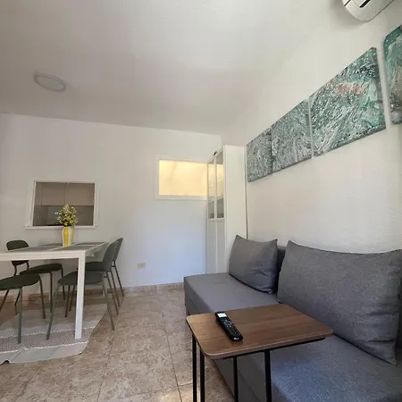Tatil Evi Bright 2-bedroom With Pool Access In Torrevieja