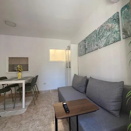 Bright 2-bedroom With Pool Access In Tatil Evi