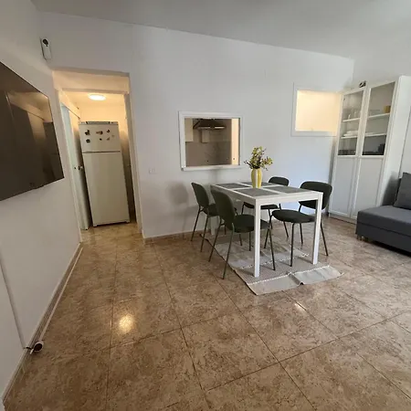 Tatil Evi Bright 2-bedroom With Pool Access In