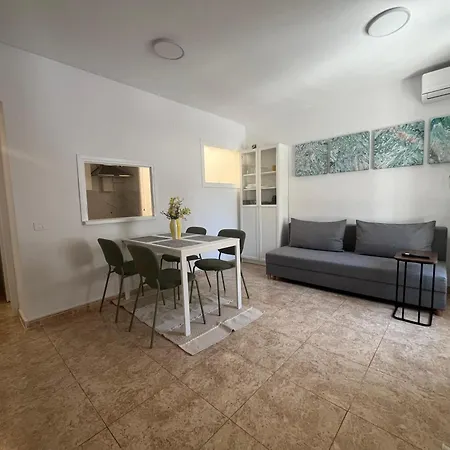 Bright 2-bedroom With Pool Access In Tatil Evi Torrevieja
