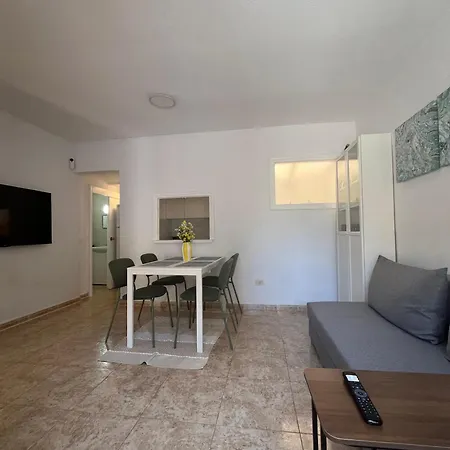 Tatil Evi Bright 2-bedroom With Pool Access In Torrevieja