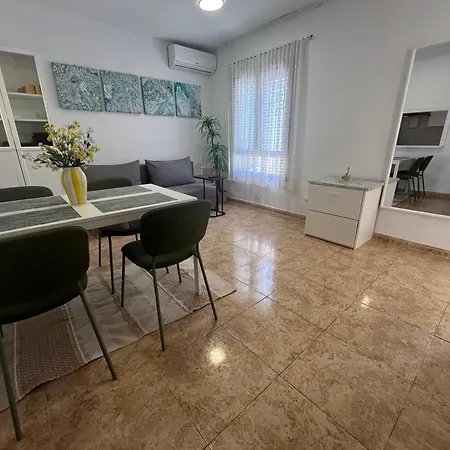 Bright 2-bedroom With Pool Access In Tatil Evi Torrevieja
