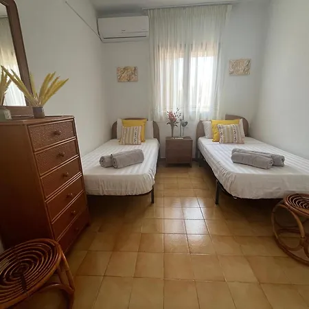 Tatil Evi Bright 2-bedroom With Pool Access In Torrevieja